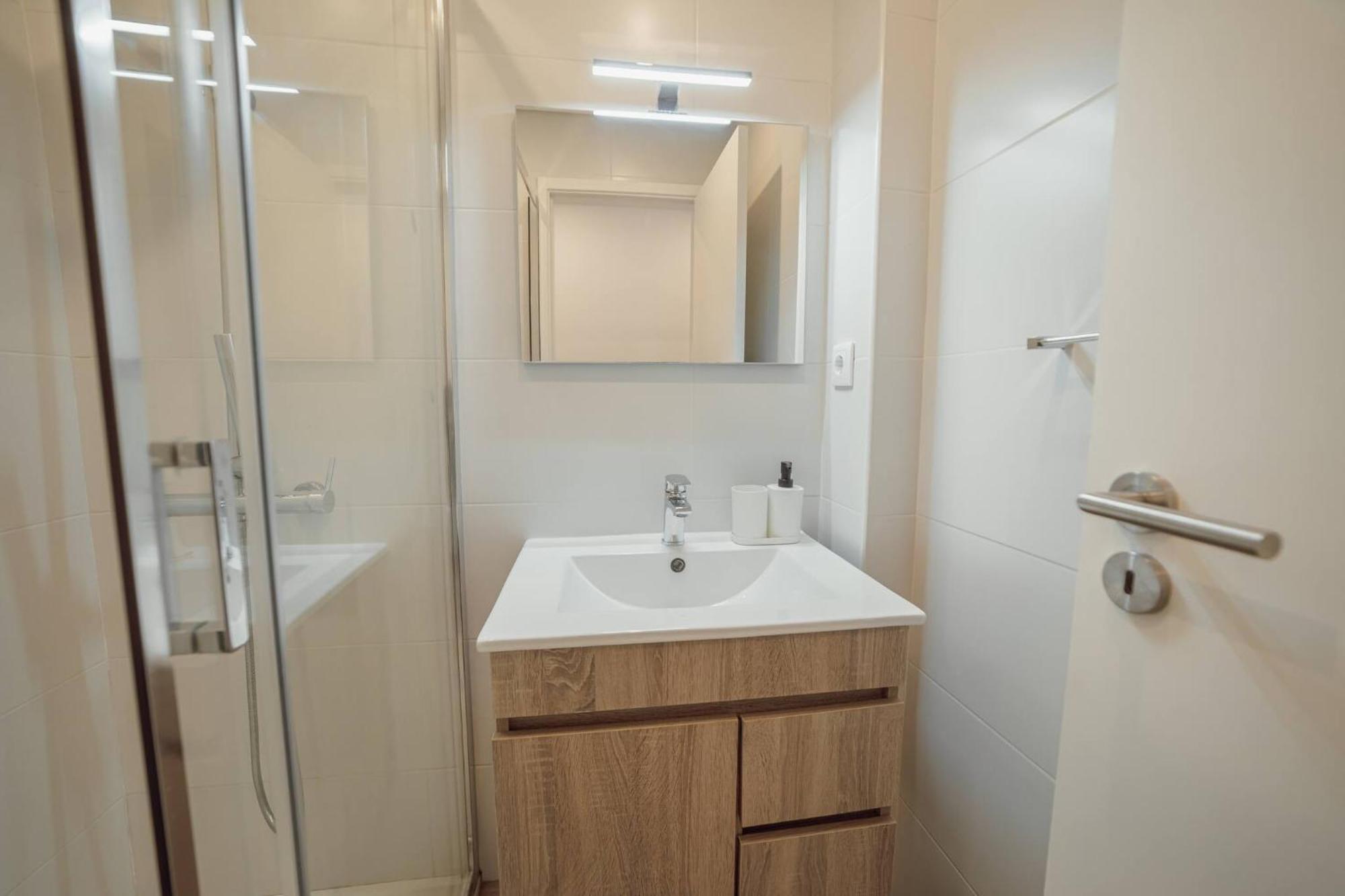 Modern Bonfim By Hosty Apartment Porto Luaran gambar